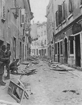 Der 1. Weltkrieg: In einer Straße von Görz
