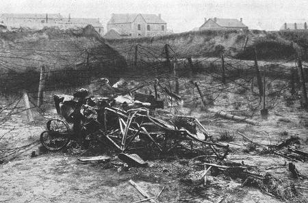 Die Reste des am 18. Juni 1916 bei Douai abgestrzten Flugzeugs des Jagdfliegers Immelmann