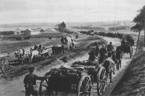 Westfront 1. Weltkrieg: Stellungswechsel einer englischen Artillerieabteilung an der Sommefront