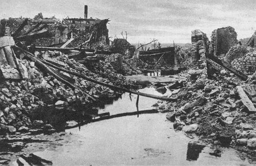 Westfront 1. Weltkrieg: Die zerstrte Ortschaft Esnes bei Verdun
