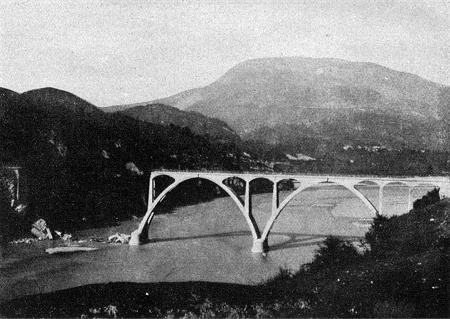 Die Offensive gegen Italien 1917: Gesprengte Brücke über den Tagliamento bei Pinzano