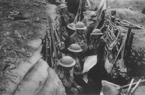 Der 1. Weltkrieg: Ein einem englischen Graben im Ploegsteert-Wald (Flandern)