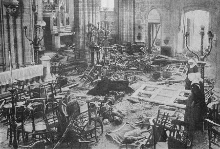 Der 1. Weltkrieg: Getötete Zivilisten in der Kathedrale von Ostende nach dem englischen Angriff