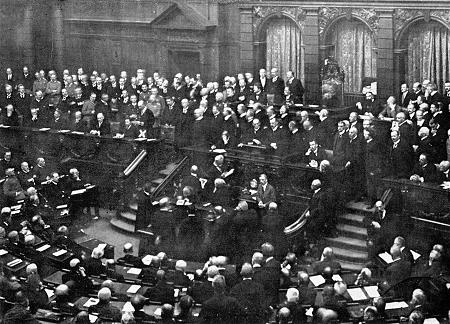 Heimatfront 1918: Rede Prinz Max von Badens (x) im Reichstag am 5. Oktober 1918