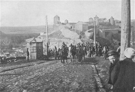 Ostfront 1. Weltkrieg: Einmarsch österreichisch-ungarischer Truppen in Kameniec-Podolski in der Ukraine