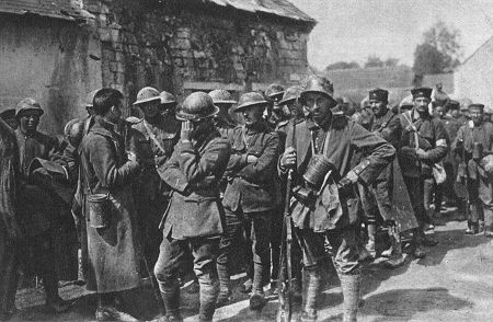 Gefangene Engländer und Franzosen aus der Aisneschlacht 1918