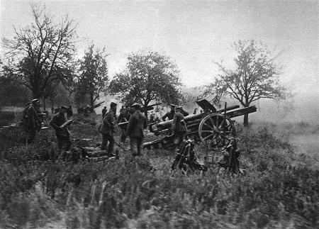 Die deutsche Offensive 1918: Artillerie unterstützt die zwischen Montdidier und Noyon angreifenden Truppen