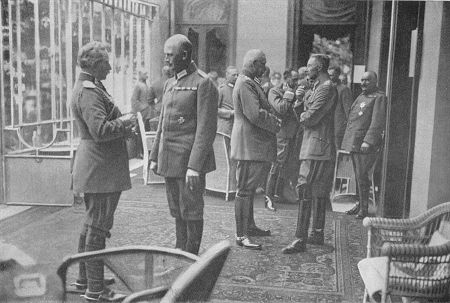 Kaiser Wilhelm II, Kronprinz Wilhelm und Generalfeldmarschall Hindenburg